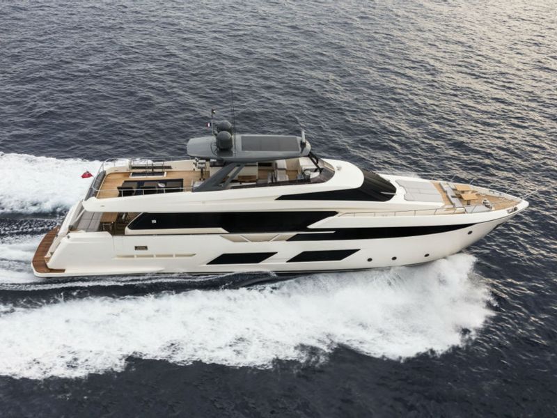 Ferretti 920