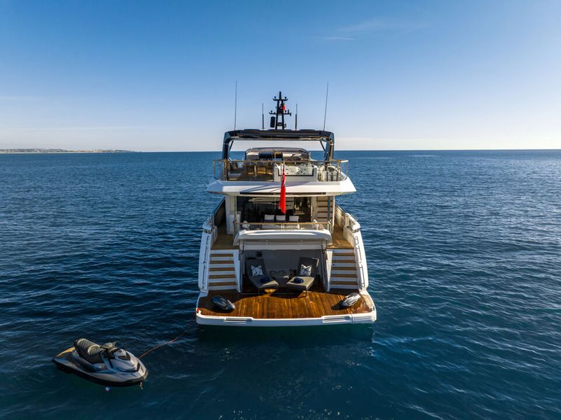 Sunseeker 100 Yacht