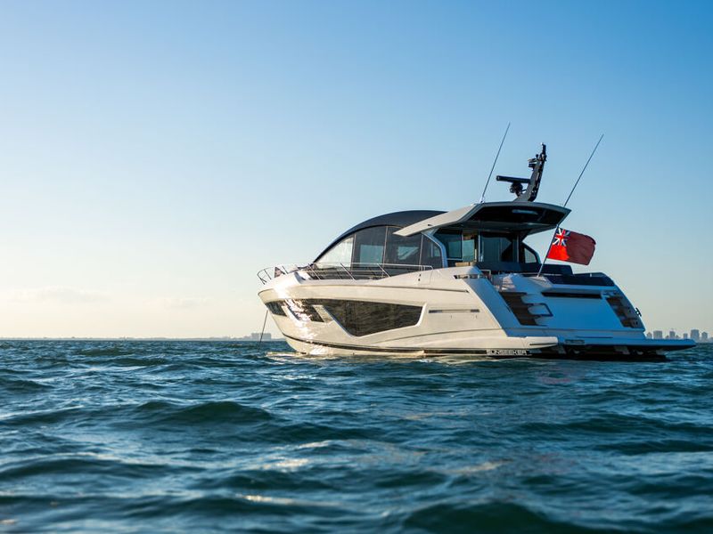 Sunseeker Predator 65