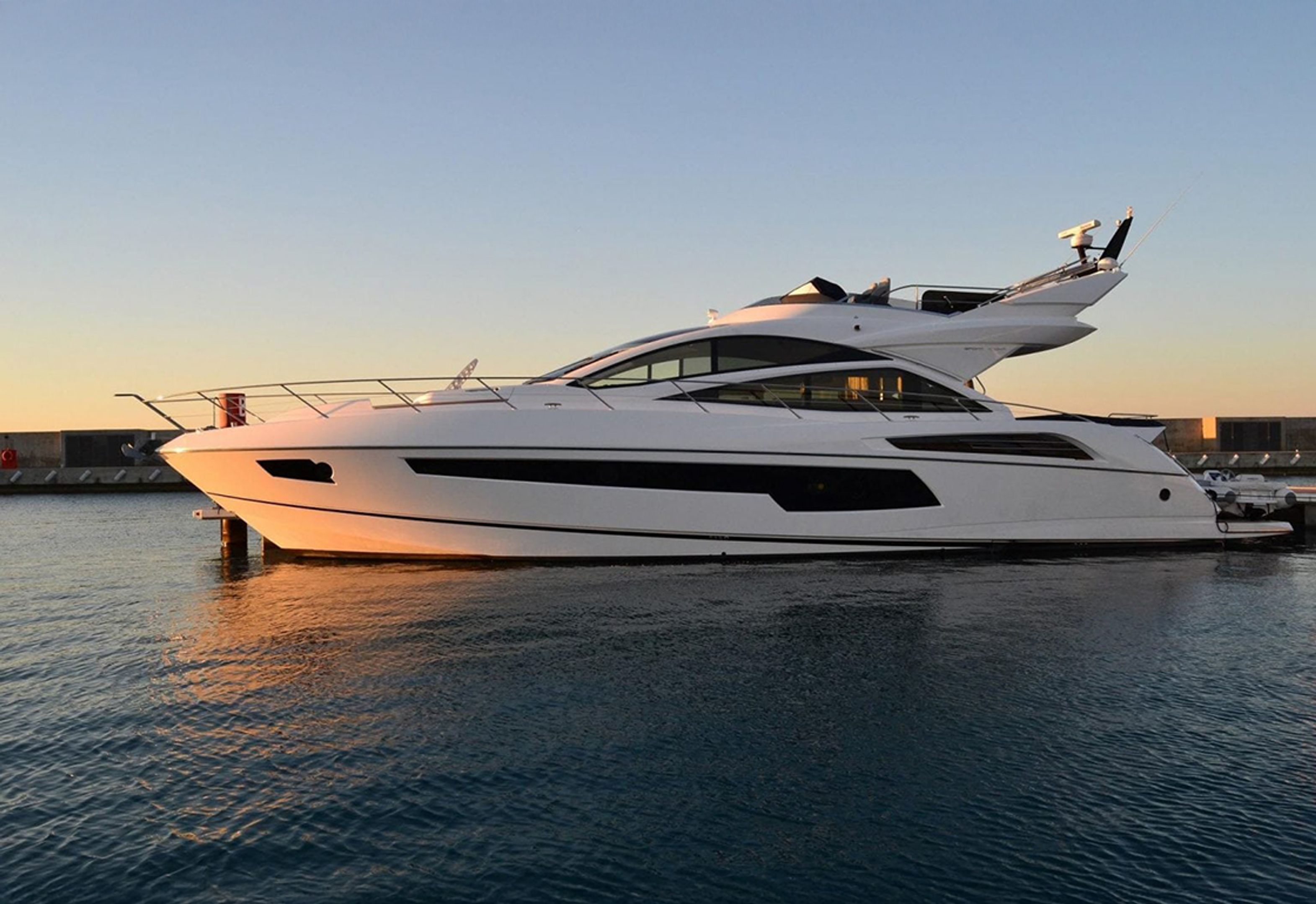 Sunseeker 68 Sport Yacht