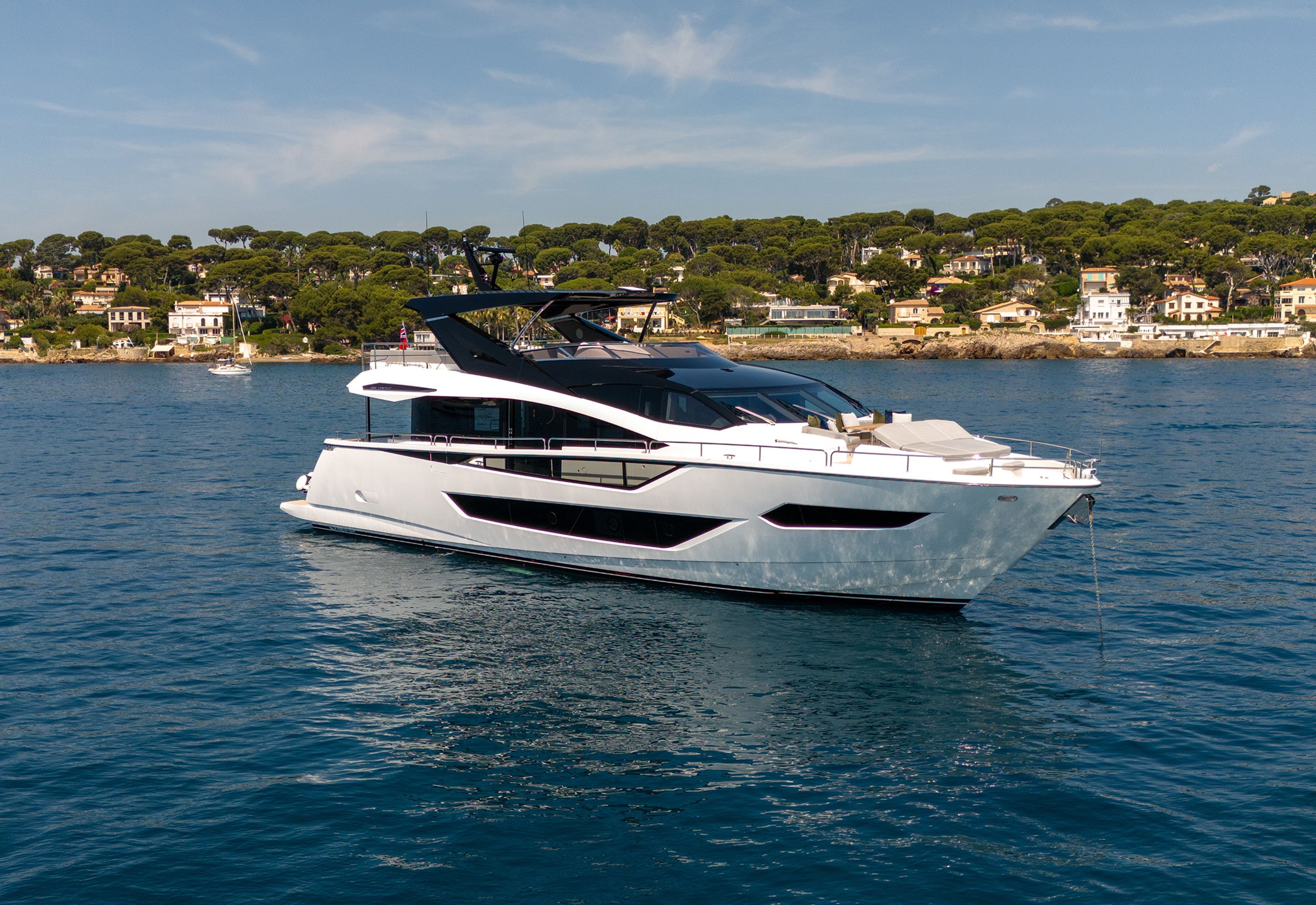 Sunseeker 88 Yacht