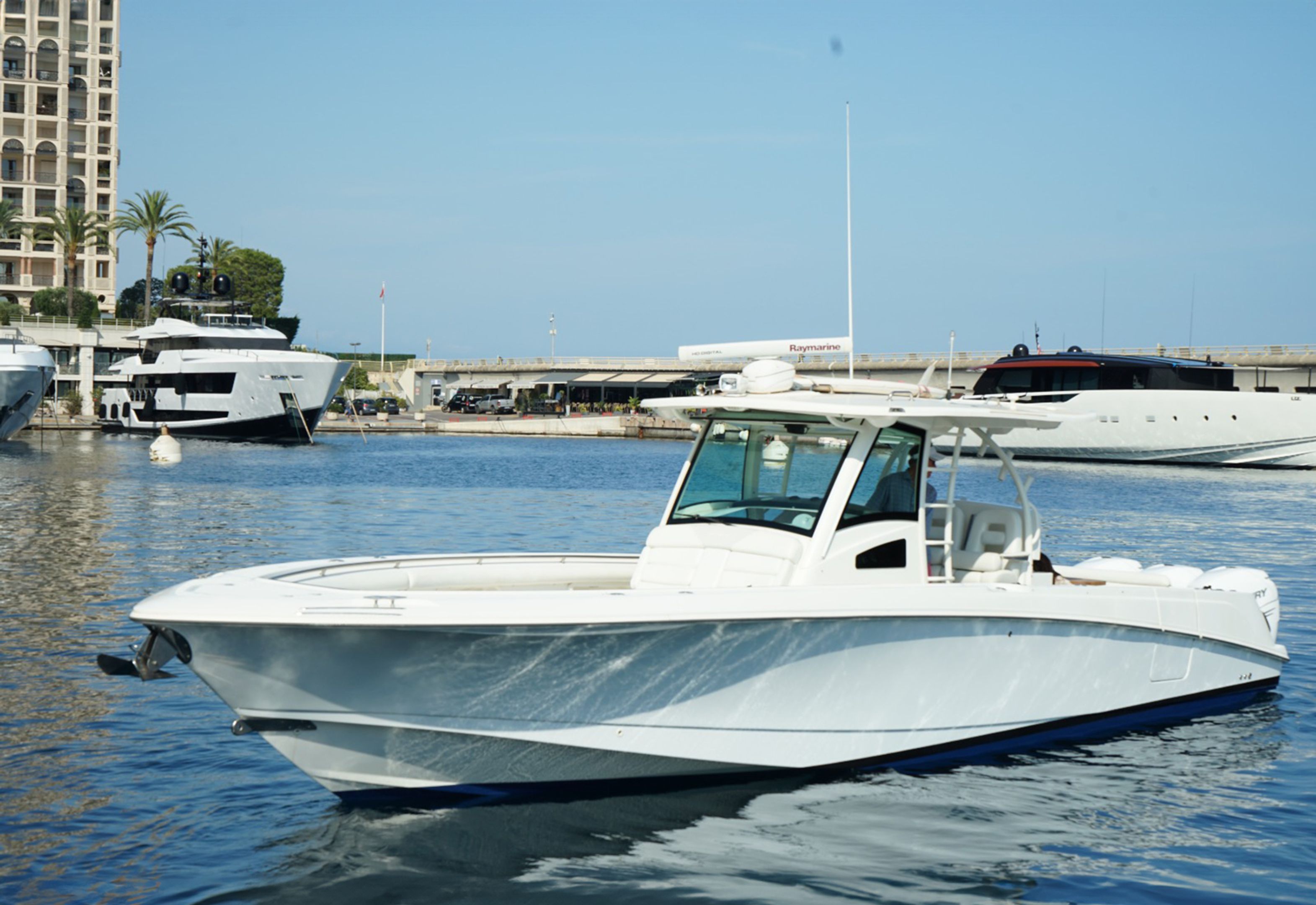 Boston Whaler 370 Outrage