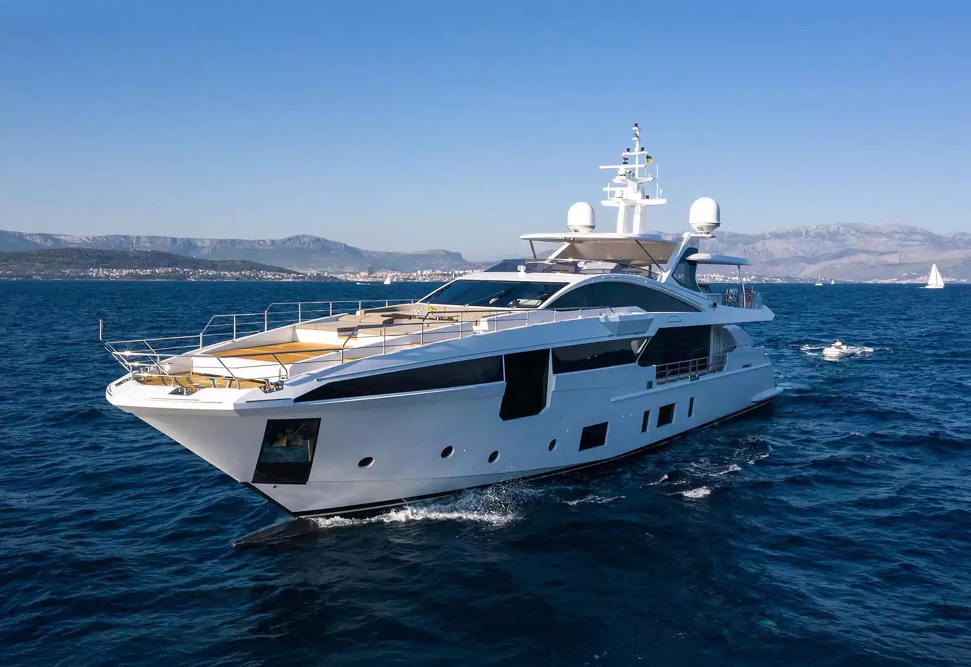 Azimut Grande 35