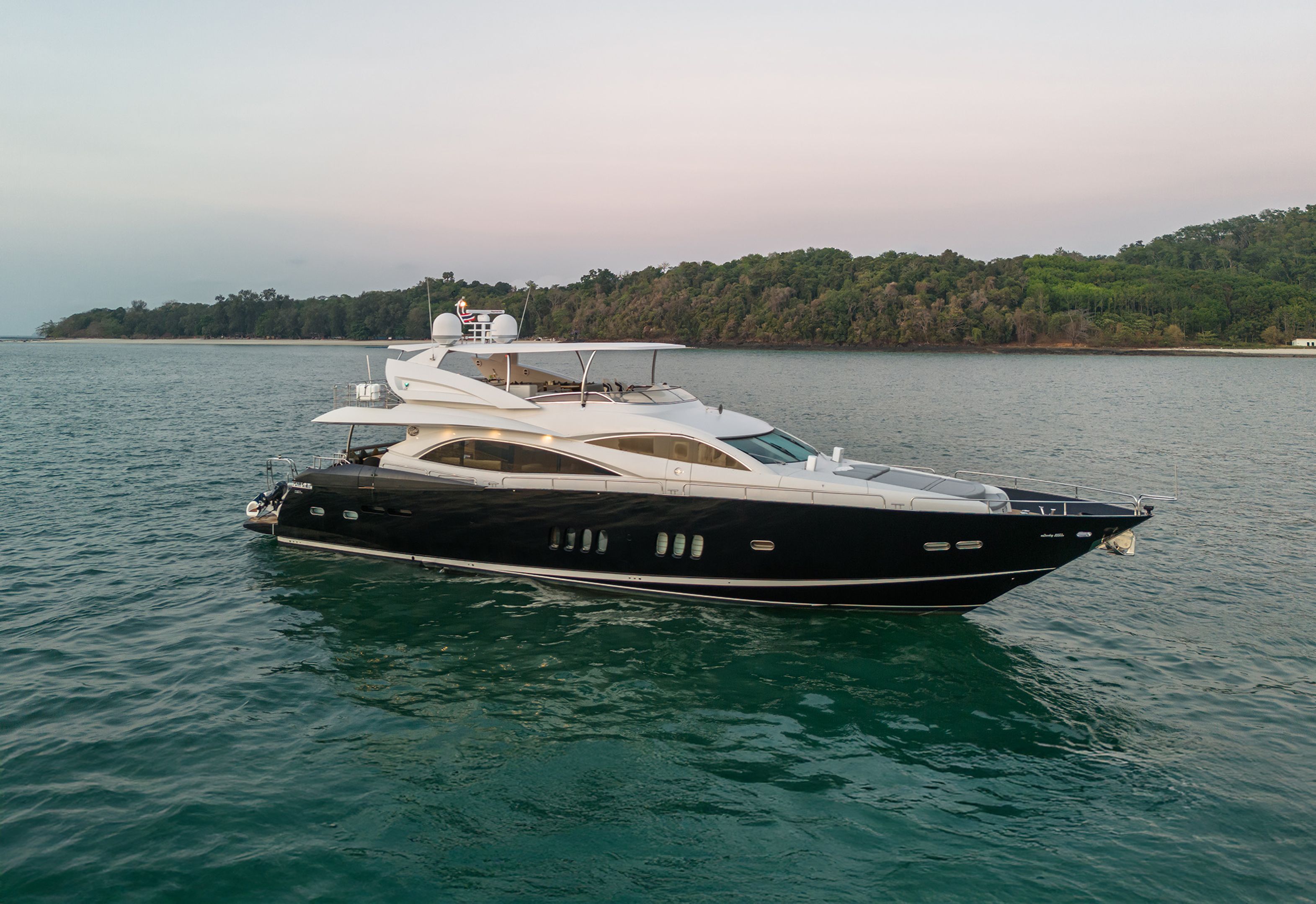 Sunseeker 90 Yacht